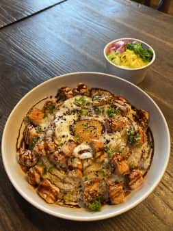 Grilled Salmon Hot Bowl