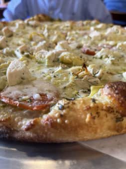 Moe Green Pizza