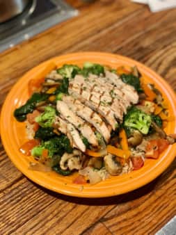 image of CHICKEN & RICE PRIMAVERA