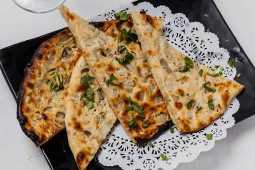 image of ONION KULCHA