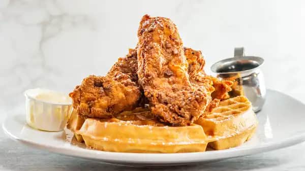 CHICKEN & WAFFLES
