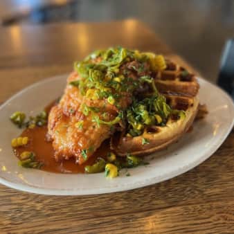 CHICKEN & WAFFLES