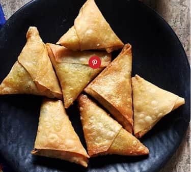 image of Onion Samosa - 4 Small Pieces