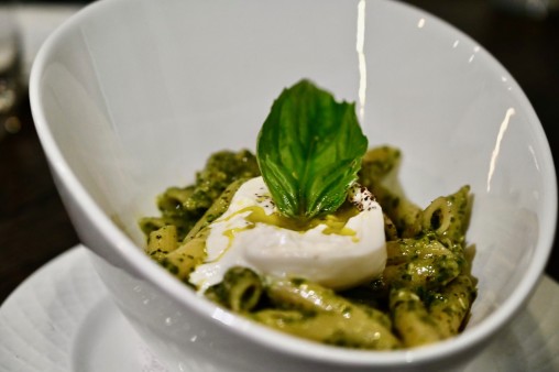 image of Penne al Pesto con Burrata