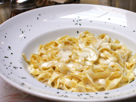 image of Catering Tray of Alfredo Pasta