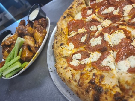 image of 2 Topping 18 inch & 10 Wings