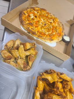 image of 2 Topping 18 inch & 20 Wings