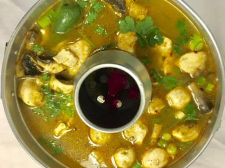 image of 13. Hot & Sour Chicken 