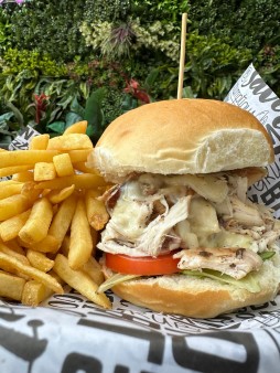 image of Brasa Sandwich + 1 side + 3 Sauces
