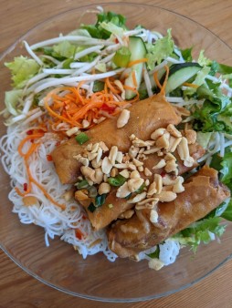 image of 24. Eggroll Vermicelli