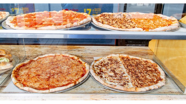 image of Medium 14" Pizza