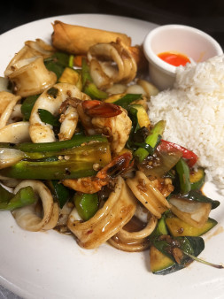 image of 59. Spicy Squid & Shrimp 