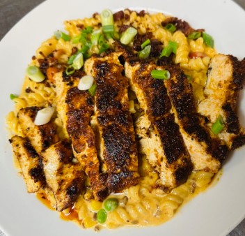 image of Creamy Sriracha Chicken Rotini