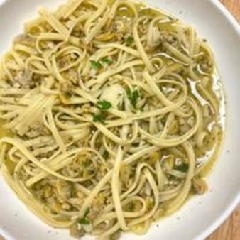 image of Linguine w/ White Clam Sauce