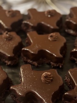image of Texas Shape Chocolate Mousse Cake (1)