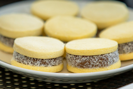 image of 5 Pack Medium Alfajores (5)