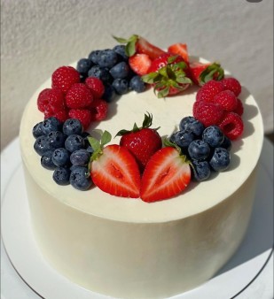 image of 8" Mix berry cake 