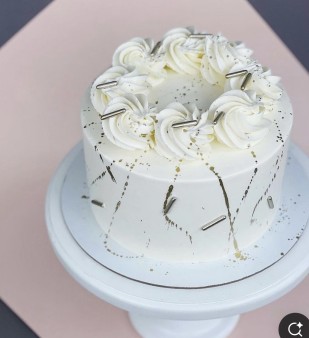 image of 8" Earl Gray tea and vanilla cake