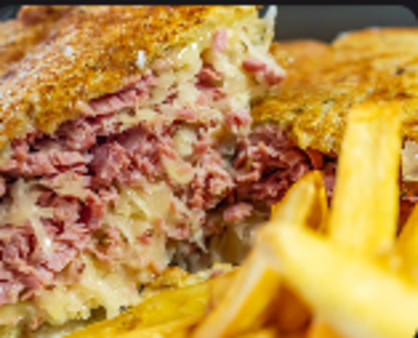 image of Reuben w/fries