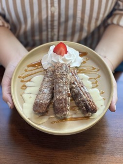 image of Dulce Stuffed Churros (12)