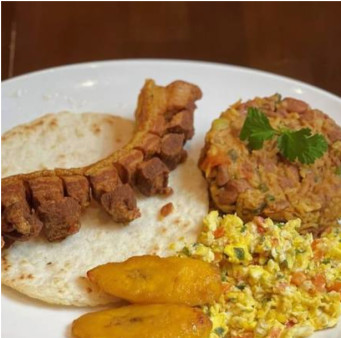 image of Calentado Tipico con Chicharron