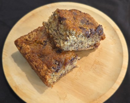 image of Che's Creations- Banana bread with choco chips