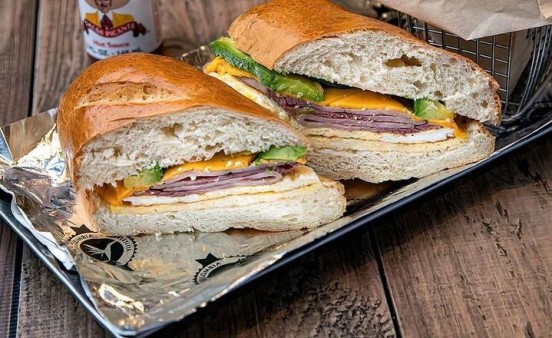 image of Sandwich de Huevos & Jamon