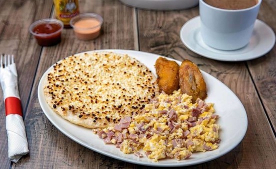 image of Arepa con Queso & Huevos con Jamon