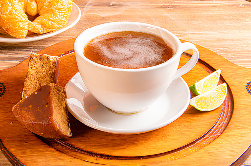 image of Agua de Panela Caliente