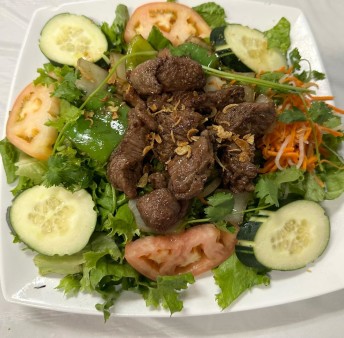 image of Salad w/Diced Filet Mignon Steak 