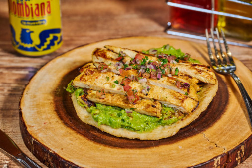 image of Arepa Frita con Guacamole & Pollo