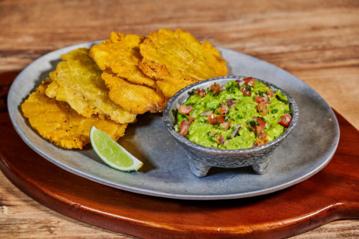 image of Guacamole con Tostones
