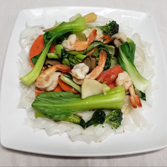 image of PF04. Soft Fried Seafood Flat Rice Noodle 