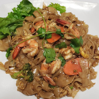 image of PF06. Pad Siew Chicken