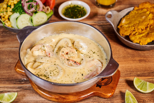 image of Camarones y Calamares en Crema al Vino