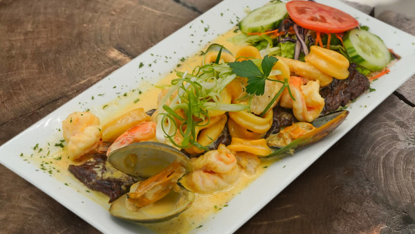 image of Entraña con Mariscos / Skirt Steak With Seafood