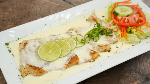 image of Pechuga en Crema de Limón / Chicken in Lemon Cream Sauce