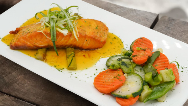 image of Salmón Tropical (Tropical Glazed Salmon)