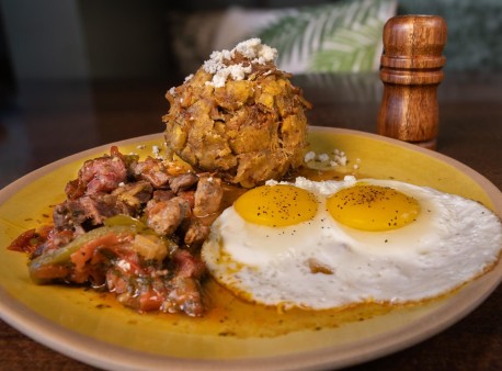 image of Costeno con bolon mixto