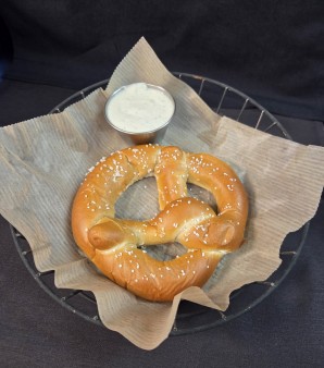 image of BAVARIAN STYLE PUB PRETZEL (1)