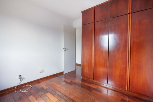 Imóvel na Rua das Aroeiras, Jabaquara, São Paulo - SP - ID-23754