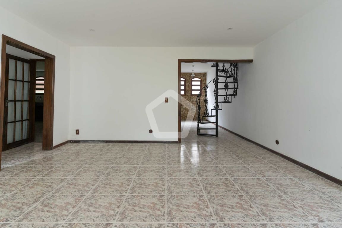 Imagem do imóvel ID-81390 na Estrada Alcebíades Pinto, Badu, Niterói - RJ