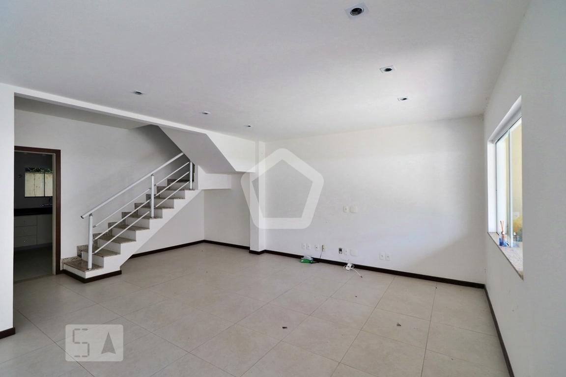 Imagem do imóvel ID-105057 na Via Serviente Seis, Vargem Grande, Rio de Janeiro - RJ