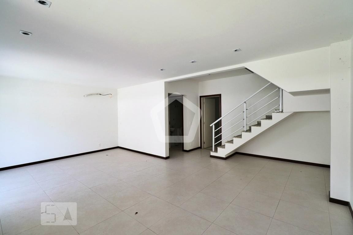 Imagem do imóvel ID-105057 na Via Serviente Seis, Vargem Grande, Rio de Janeiro - RJ
