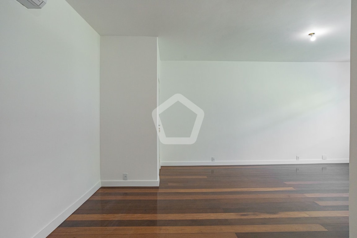 Imagem do imóvel ID-97237 na Rua Pereira da Silva, Laranjeiras, Rio de Janeiro - RJ