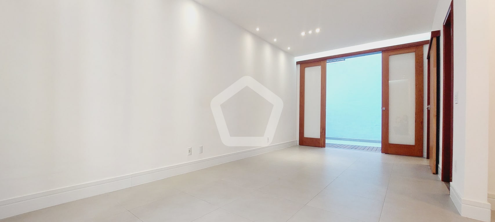 Imagem do imóvel ID-143886 na Rua Tonelero, Copacabana, Rio de Janeiro - RJ