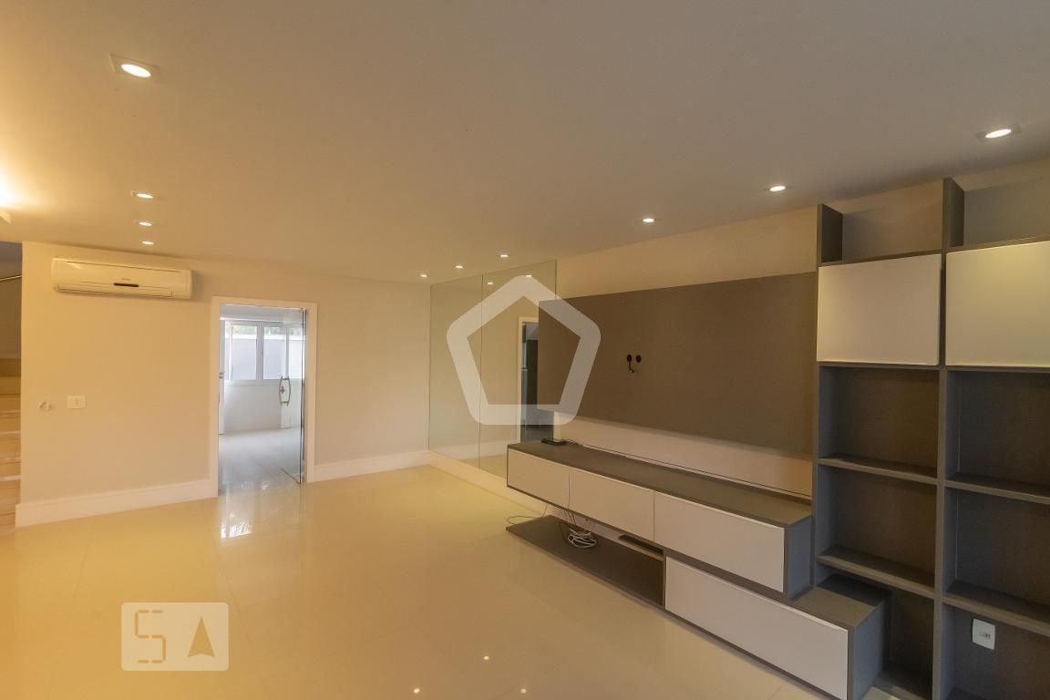 Imagem do imóvel ID-121625 na Estrada Vereador Alceu de Carvalho, Recreio, Rio de Janeiro - RJ