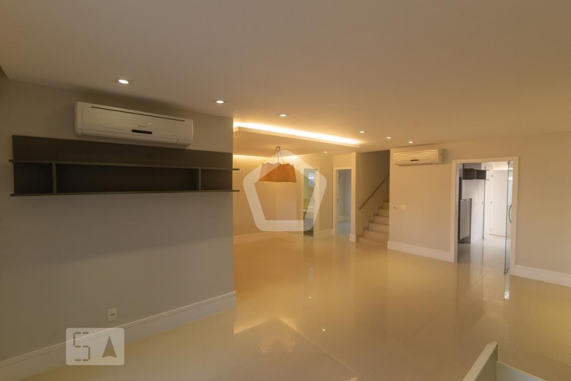 Imagem do imóvel ID-121625 na Estrada Vereador Alceu de Carvalho, Recreio, Rio de Janeiro - RJ