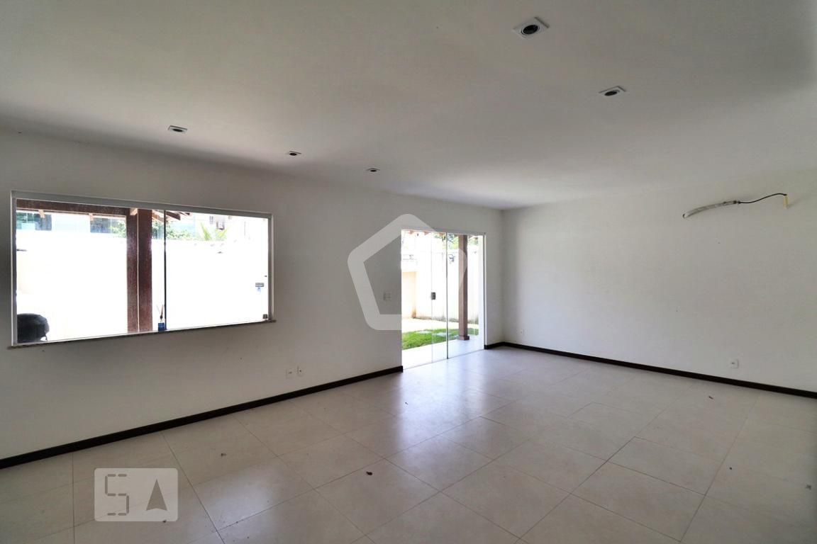 Imagem do imóvel ID-105057 na Via Serviente Seis, Vargem Grande, Rio de Janeiro - RJ