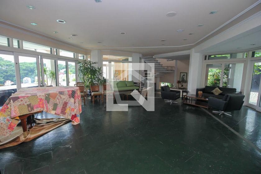 Imagem do imóvel ID-117043 na Rua Stefan Zweig, Laranjeiras, Rio de Janeiro - RJ